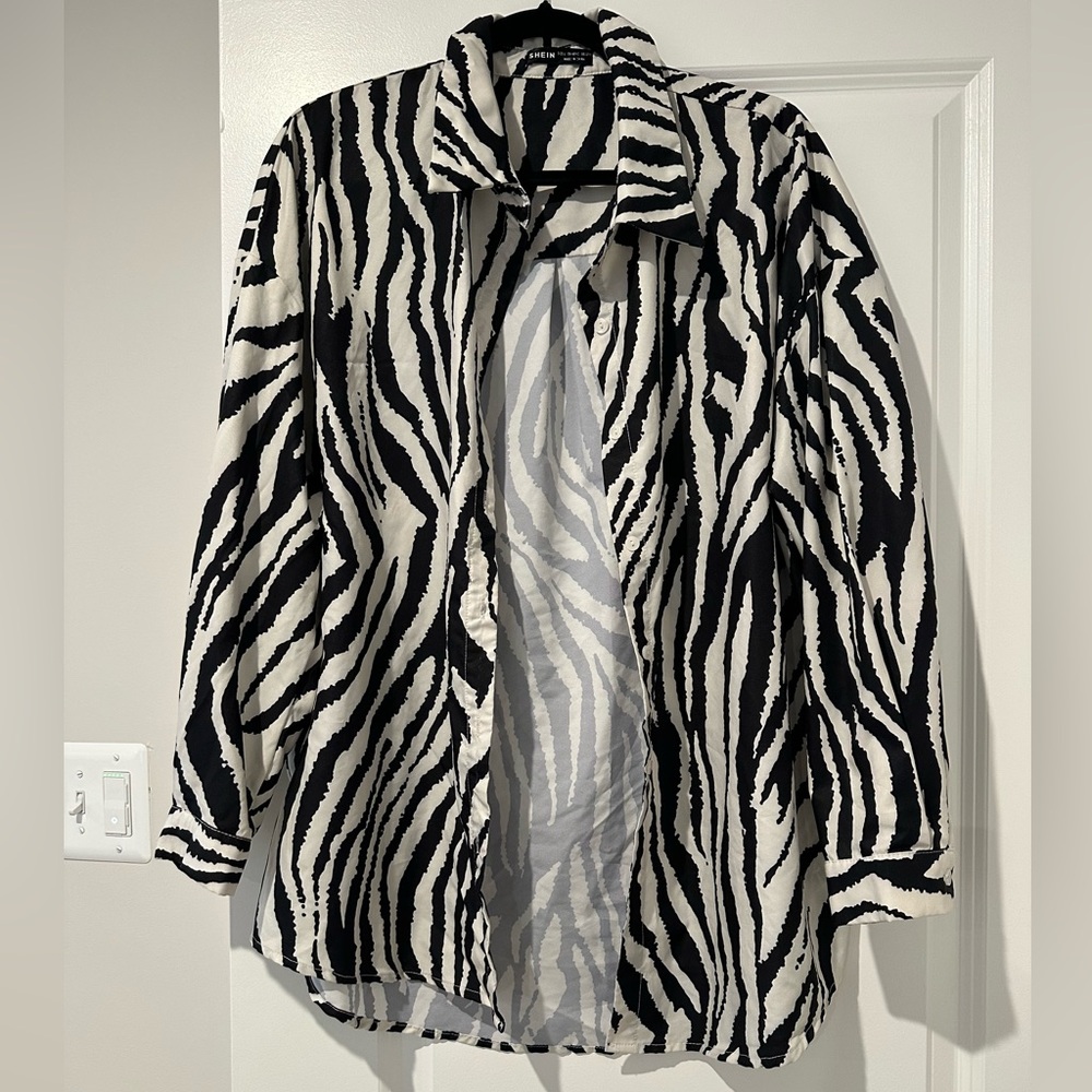SHEIN Black and White Animal Print Shirt Size L